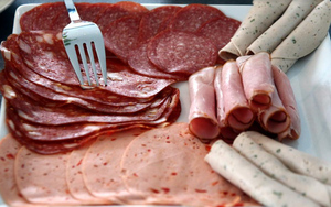 В говяжьей колбасе из Кургана нашли всего 1% говядины