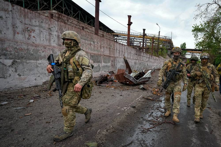 Военнослужащие РФ патрулируют территорию. Фото © ТАСС / АР