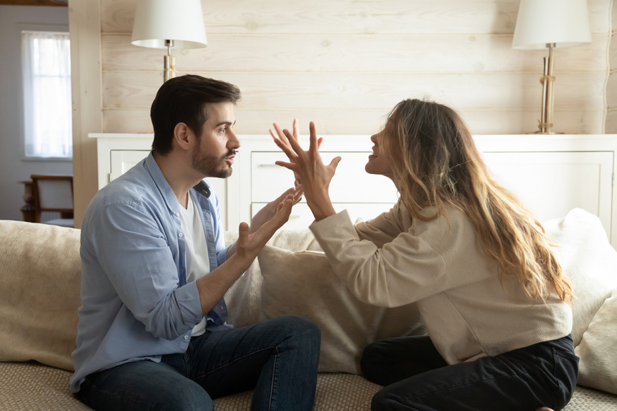 Ошибка три: не слушаете партнёра в ссорах и хотите лишь выиграть. Фото © Shutterstock