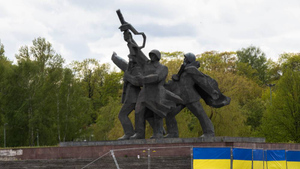 Власти Латвии распорядились снести памятник Освободителям Риги до 15 ноября
