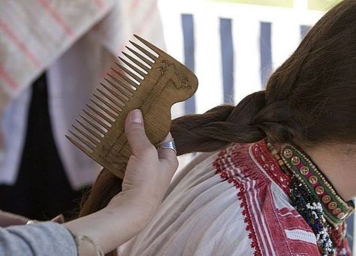 На Руси выбрасывать волосы после стрижки не рекомендовалось. Фото © kulturologia.ru / midgard-info.ru