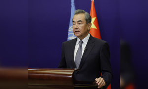 Глава МИД Китая призвал "не подливать масла в огонь" конфликта вокруг Украины
