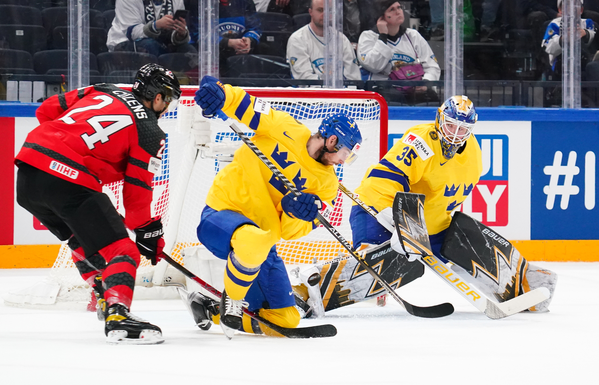 Чудесное спасение чемпионов: Канадцы отыграли три шайбы у Швеции и вышли в полуфинал ЧМ по хоккею