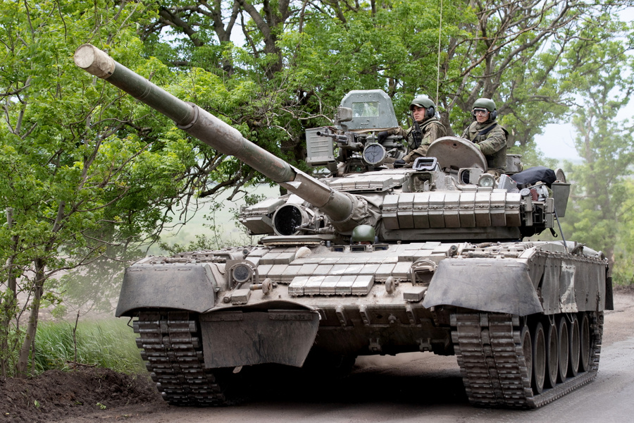 Танк Т-80БВ Вооруженных сил РФ. Обложка © ТАСС / Гармаев Александр