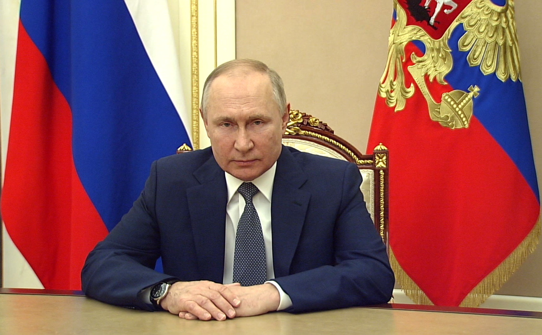 Путин поручил принять дополнительные меры по поддержке детей-сирот в новых регионах