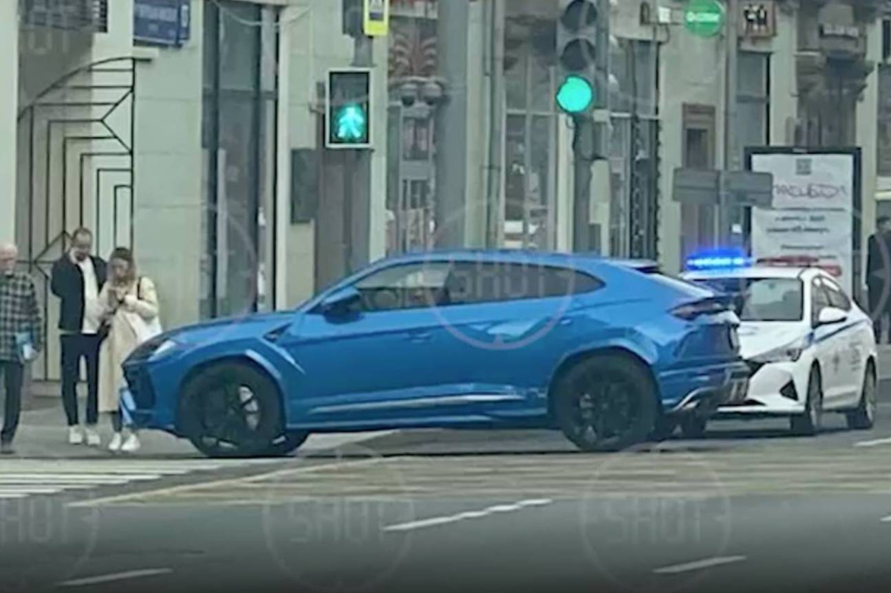 Lamborghini Urus скандально известного адвоката Буданцева попал в ДТП в центре Москвы