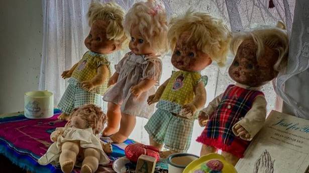 Куклы, скорее всего, принадлежали дочерям Пеннелла. Фото © Ben James / TikTok / places_forgotten