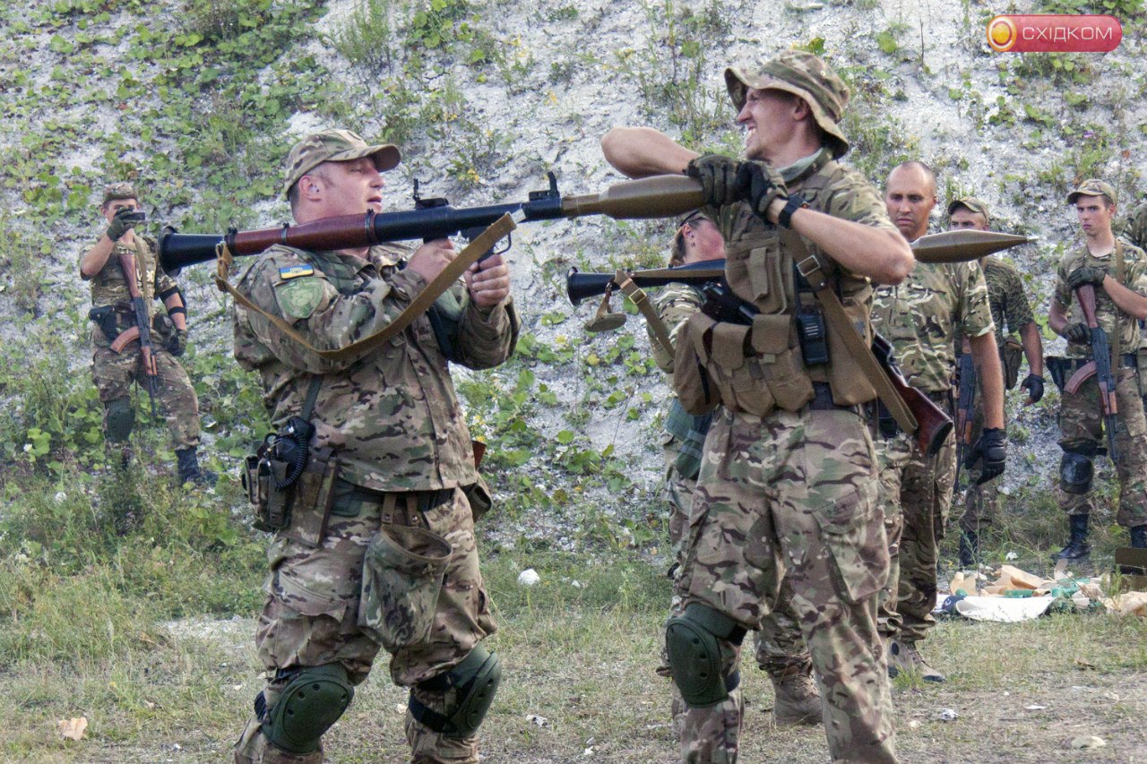 Совместная тренировка батальонов "Слобожанщина" и "Харьков-1", 5 июня 2014 г. Фото © Wikiwarriors.org / Laurent Nautilus