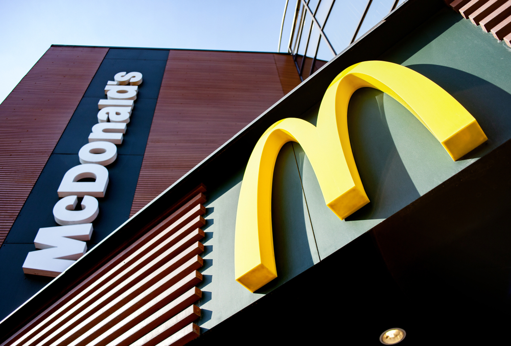 Суд отклонил иск москвича к McDonald’s из-за прекращения работы сети