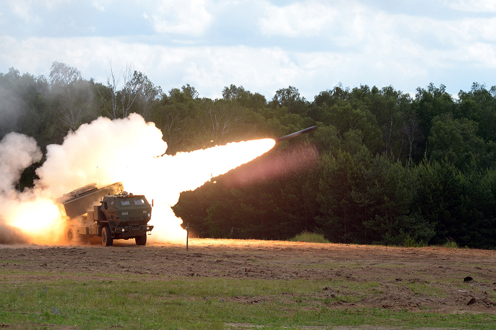 Запуск ракеты с артиллерийско-ракетного комплекса M142 армии США. Фото © Flickr / The National Guard