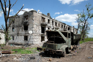 В ЛНР идут бои за стратегически важный посёлок Камышеваха