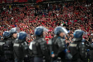 УЕФА экстренно расследует беспорядки на финале Лиги чемпионов во Франции