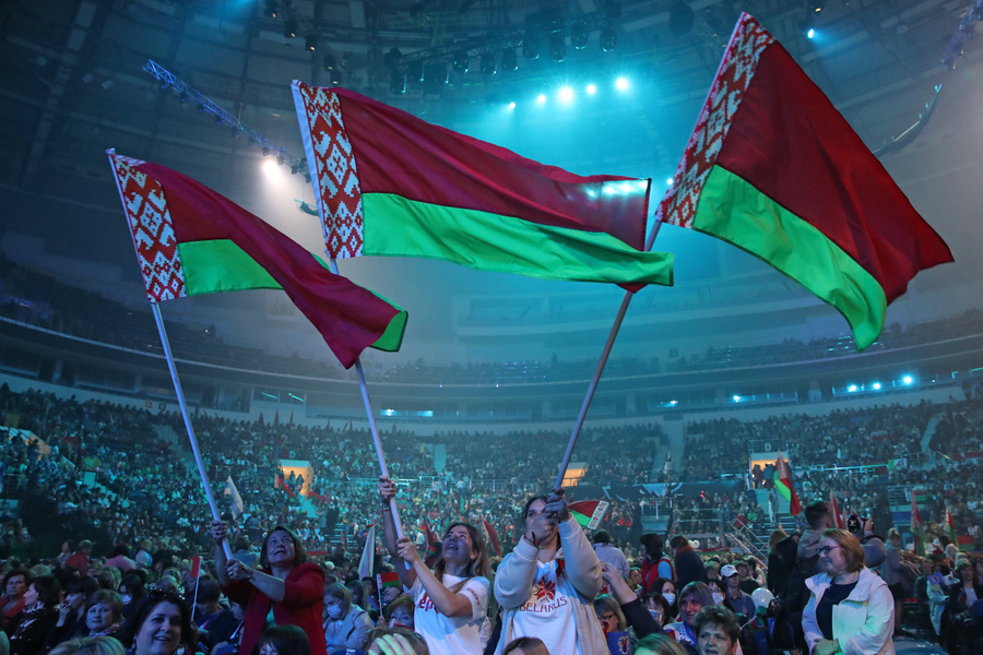 Флаги Белоруссии на концерте для "Белорусского союза женщин" в Минске. Архивное фото © ТАСС / Федосенко Наталия
