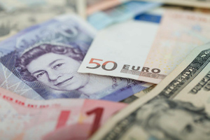 Экономист Абрамов заявил, что доллар и евро не уйдут с российского рынка