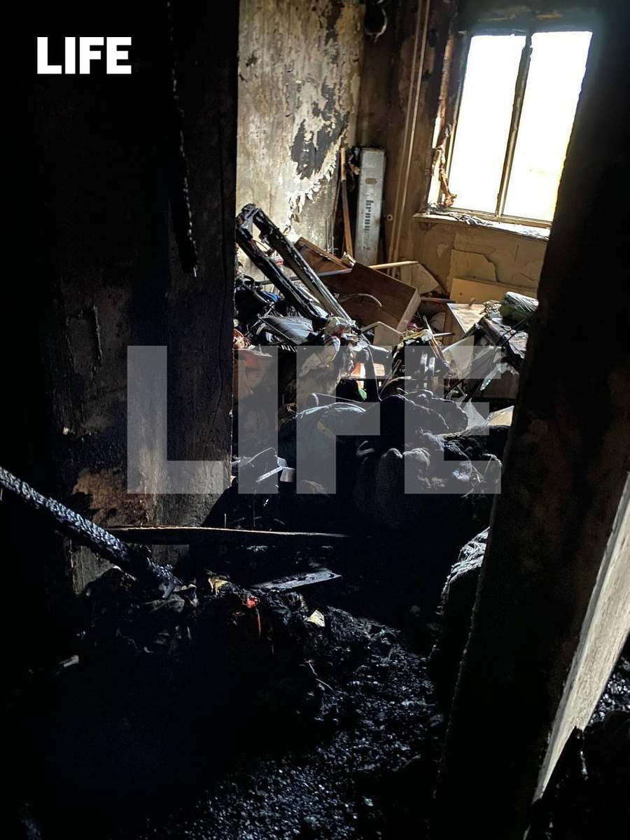Последствия пожара в девятиэтажке в Мытищах. Фото © LIFE
