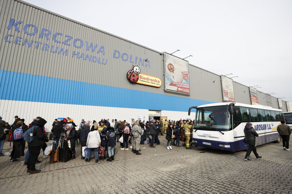 Прибытие граждан Украины на границу с Польшей (Корчова – Краковец), 1 марта 2022 года. Фото © Getty Images / Abdulhamid Hosbas / Anadolu Agency