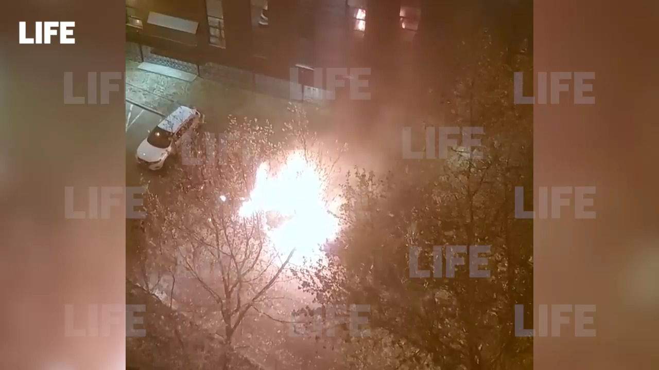 На юге Москвы второй раз за неделю загорелись автомобили