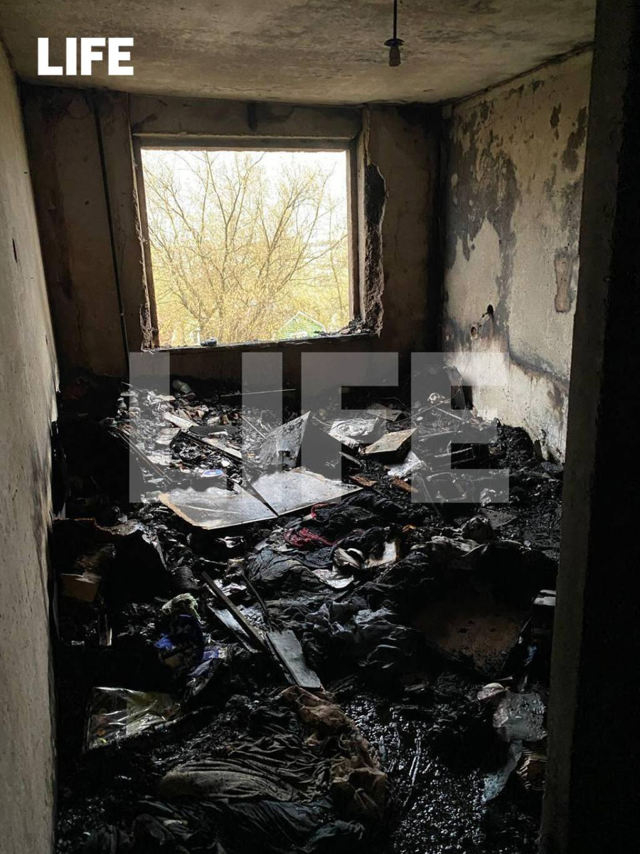 Последствия пожара в девятиэтажке в Мытищах. Фото © LIFE