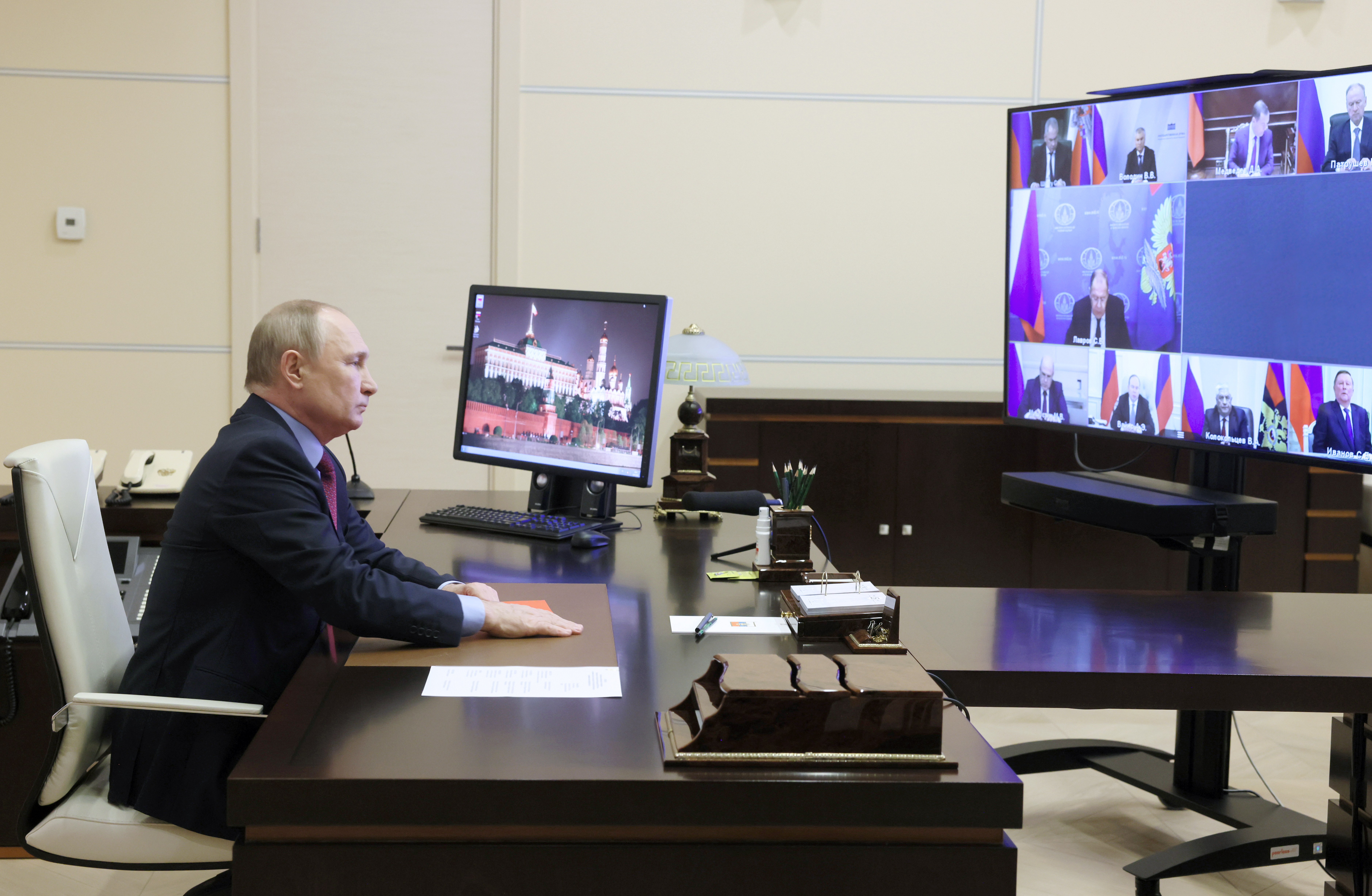 Путин провёл совещание с постоянными членами Совбеза РФ