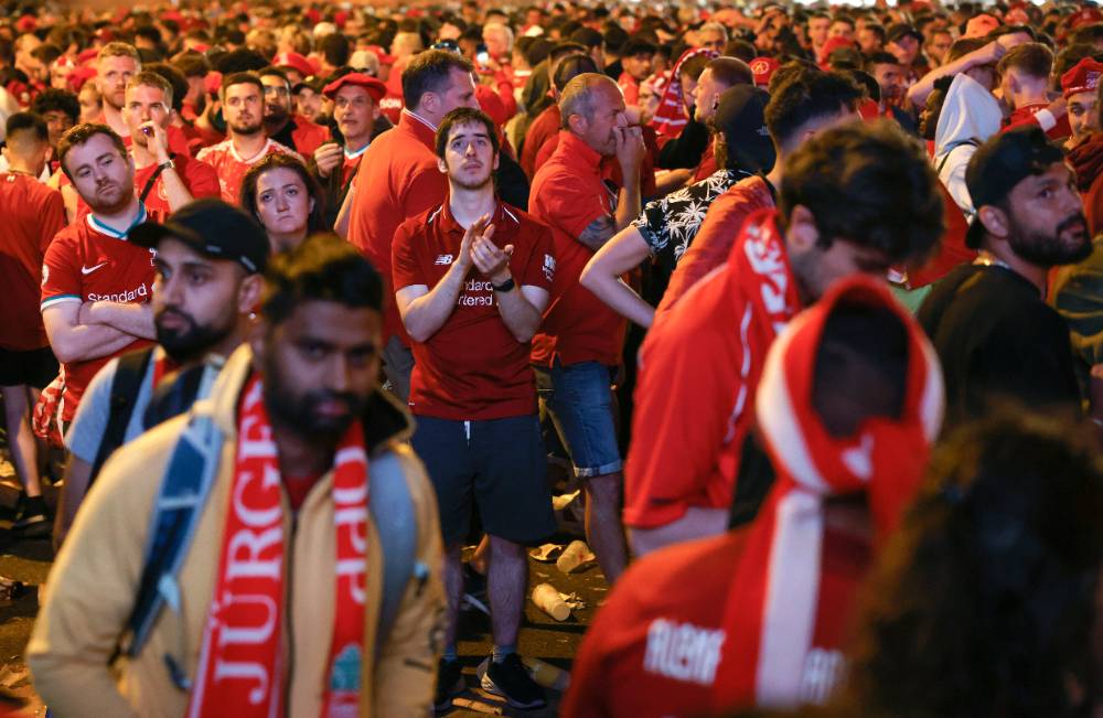 Глава МВД Франции обвинил болельщиков "Ливерпуля" в беспорядках перед финальным матчем ЛЧ
