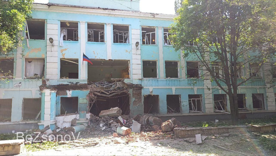 Последствия удара ВСУ по центру Донецка. Фото © t.me / NeoficialniyBeZsonoV