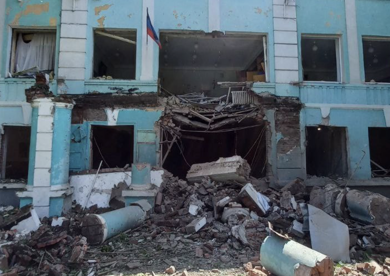 Школа в Донецке обстрел 2022. Школы в Донецке после обстрела.