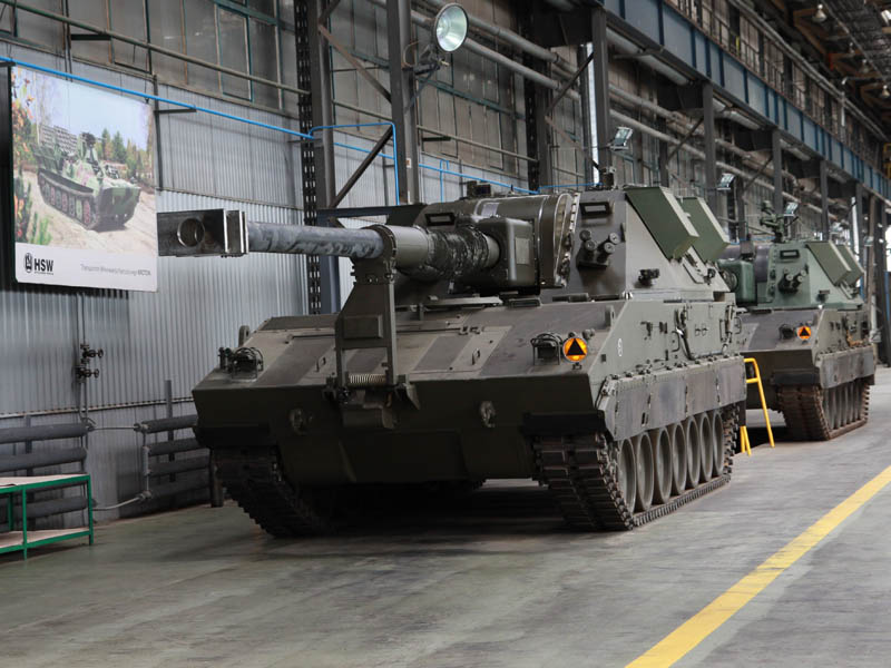 Прототип гаубицы AHS Krab на шасси UPG-NG. Фото © Wikipedia / Ministerstwo Obrony Narodowej