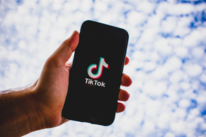TikTok заблокировал аккаунт телеканала RT DE