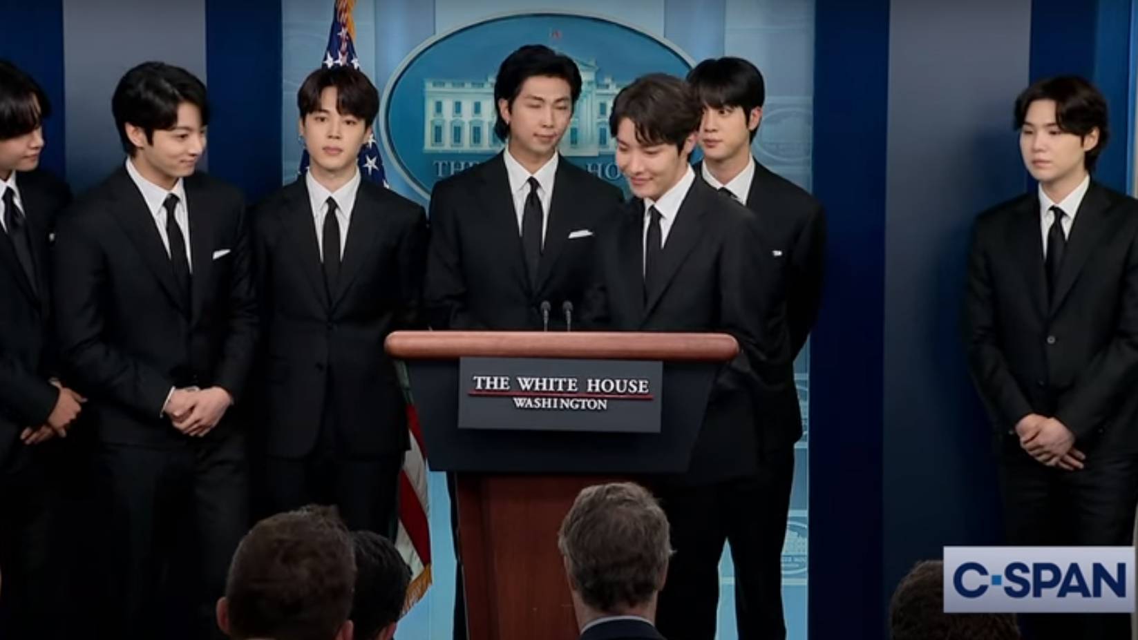 "Мы были опустошены!": K-pop-группа BTS выступила с заявлением в Белом доме