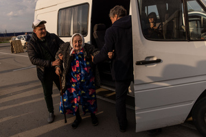 Автобус с мирными жителями выехал с "Азовстали"