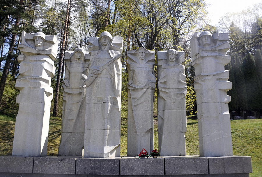 Памятник на месте воинского мемориала на Антакальнисском кладбище. Фото © Фонд ветеранов дипломатической службы