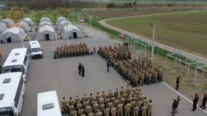 Кадыров показал видео отправки новой группы чеченских добровольцев на Украину