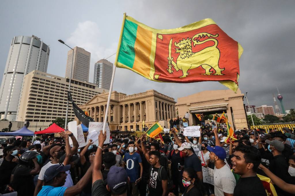 Президент Шри-Ланки на фоне протестов вновь объявил чрезвычайное положение