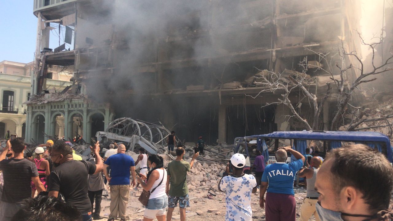 Отель "Саратога" после взрыва. Фото © Twitter / Nuestra América Segundo Paso