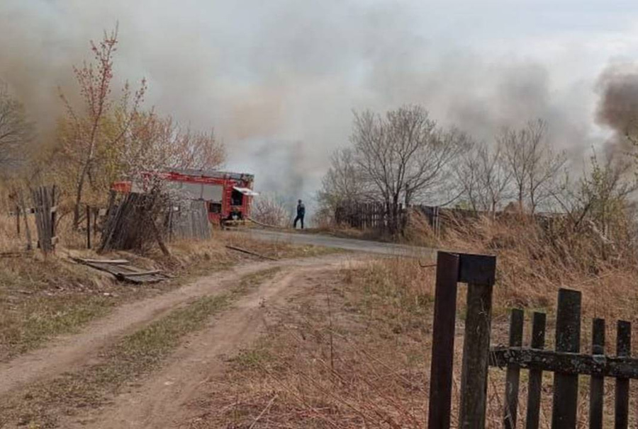 Пожар у горы Самохвал в Хакасии охватил 225 га. Фото © VK / "Инцидент Абакан"