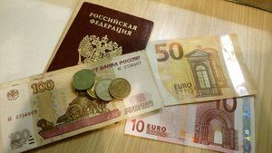 Эксперты спрогнозировали подъём курса доллара до 82 рублей к осени