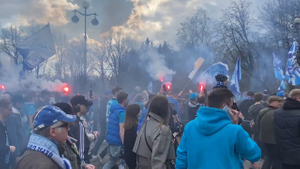 Фаеры, громкие кричалки, мощная поддержка: Болельщики "Зенита" устроили массовый проход к стадиону перед матчем с "Химками"