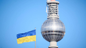 Власти Берлина уточнили решение о запрете украинских флагов 8 и 9 мая