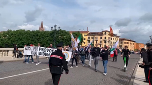 В Италии прошёл марш против вмешательства НАТО в украинский кризис
