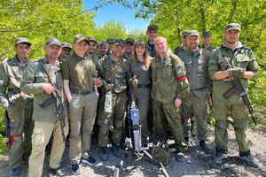 Сёстры-волонтёры Корниенко доставили Вечный огонь военнослужащим ДНР