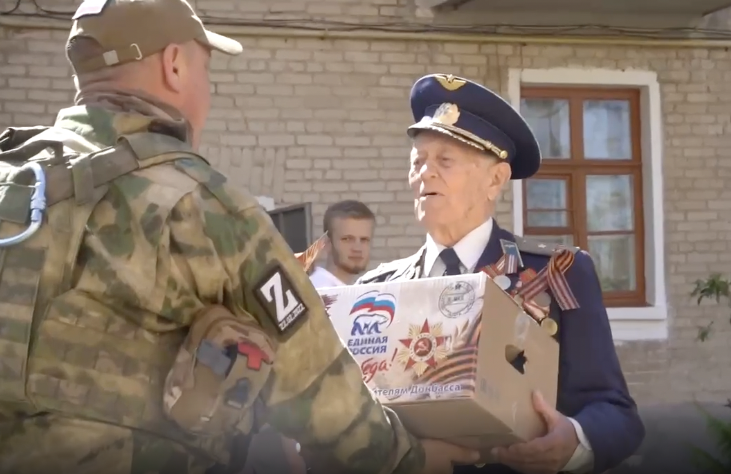 Единая Россия продолжает марафон поздравлений ветеранов в регионах страны и на освобождённых территориях