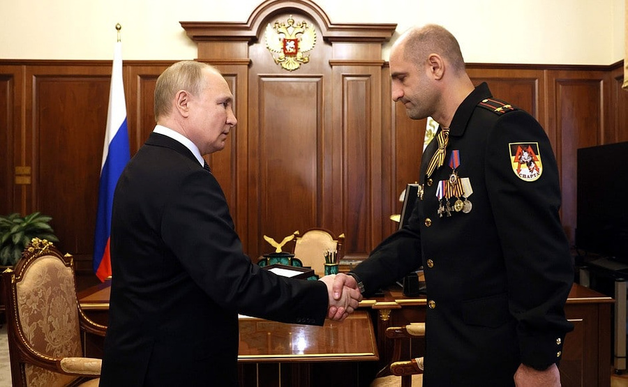 Владимир Путин и Артём Жога. Фото © Кремлин