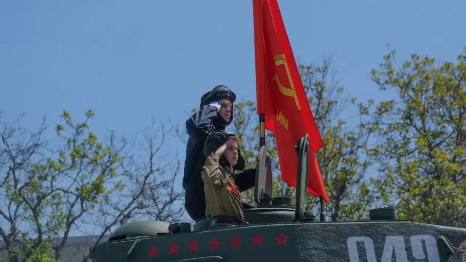 Путин исполнил мечту 11-летнего мальчика из Пятигорска о поездке на танке Т-34