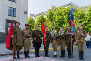 Выставка военной техники на Театральной площади Луганска. Фото © Предоставлено LIFE