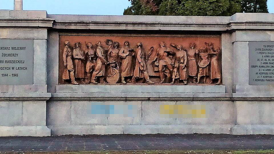 В Варшаве осквернили кладбище советских солдат нецензурными надписями