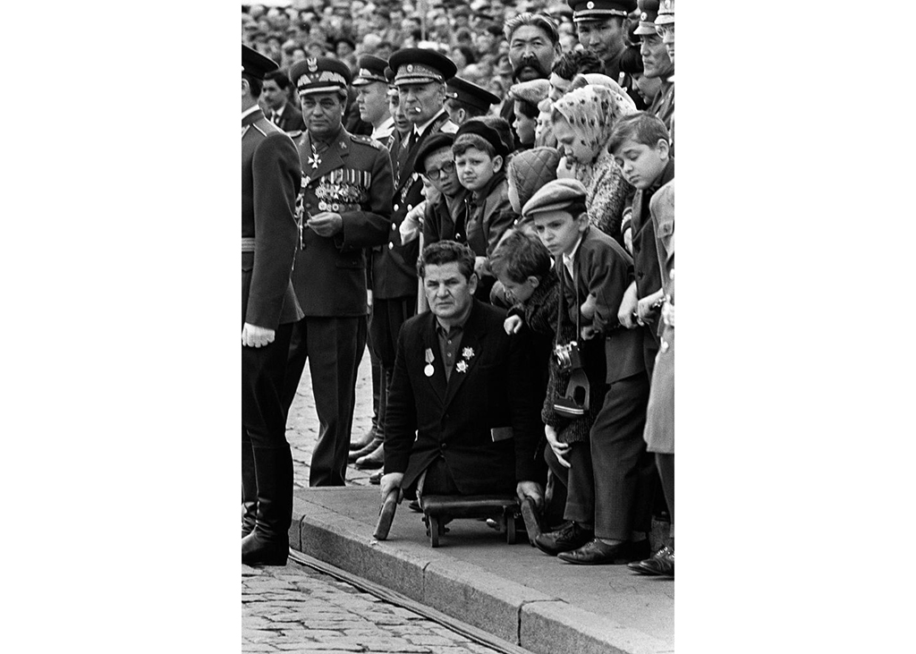 Ветеран Великой Отечественной войны во время Парада Победы на Красной площади. 24 июня 1945 года. Фото © Getty Images / Serge Plantureux / Corbis