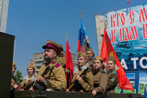 Выставка военной техники на Театральной площади Луганска. Фото © Предоставлено LIFE