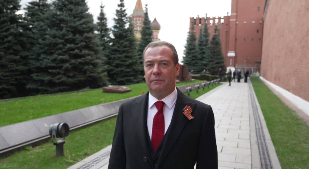 Медведев поблагодарил участников "Операции Z"