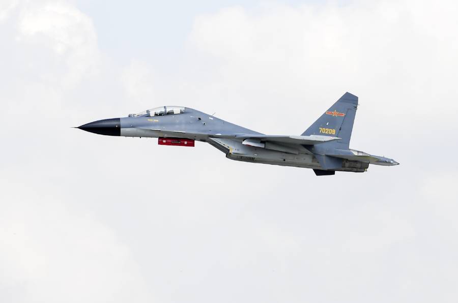 Китайская армия объяснила отправку 30 самолётов к Тайваню