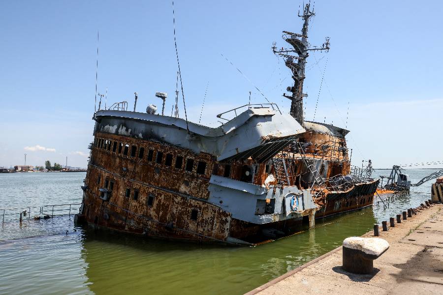 Затопленное судно "Донбасс". Фото © ТАСС / Владимир Гердо